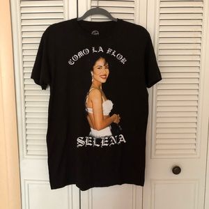 Como La Flor Selena T-shirt (authentic)